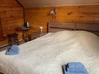 Гостиница Манжерок Манжерок Двухместный номер с 2 отдельными кроватями и общей ванной комнатой-1