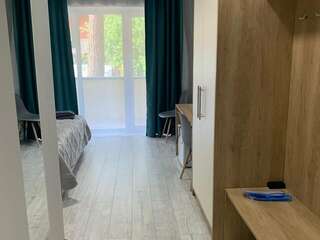 Гостиница Манжерок Манжерок Двухместный номер с 1 кроватью или 2 отдельными кроватями и балконом-10