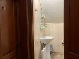 Гостиница Манжерок Манжерок Двухместный номер с 2 отдельными кроватями и общей ванной комнатой-6