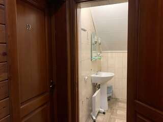 Гостиница Манжерок Манжерок Двухместный номер с 1 кроватью и общей ванной комнатой-4